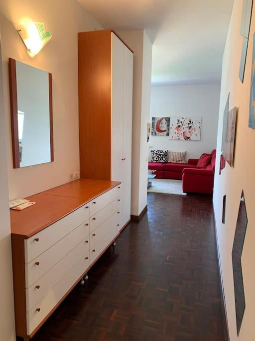 Look Giovane Per Una Casa Vista Lago Como Exteriör bild