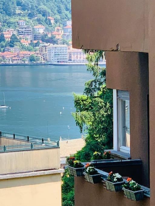 Look Giovane Per Una Casa Vista Lago Como Exteriör bild